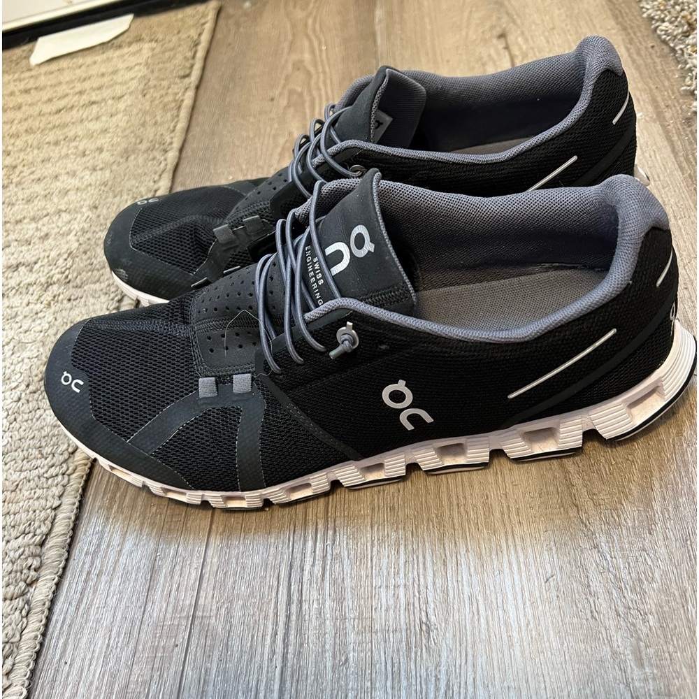 On cloud tennis shoes